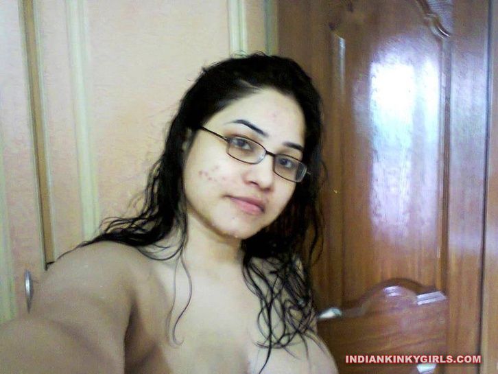 pakistani Nude Selfies_001.jpg