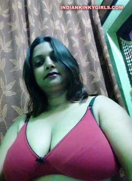 Indian Aunties With Huge Boobs Nude Selfies _001.jpg